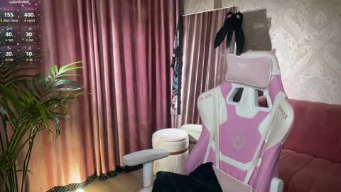 Snapshot of lili_01 chatting on 04-05-26, 12:46 Lili online show from 04-05-26, 12:46