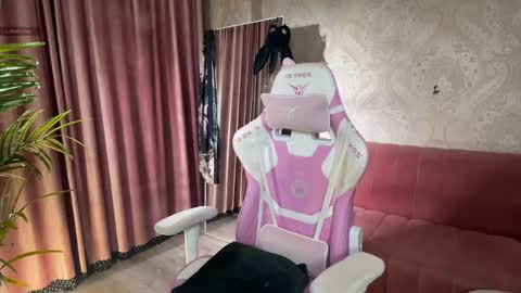 Snapshot of lili_01 chatting on 04-09-26, 11:48 Lili online show from 04-09-26, 11:48