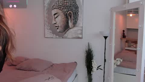 Lilith Nickol online show from 10-15-25, 07:08