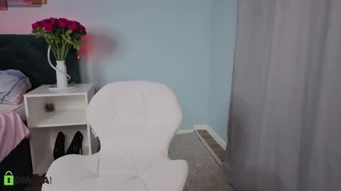 Snapshot of lili_bruno chatting on 10-19-25, 01:06 Lili online show from 10-19-25, 01:06