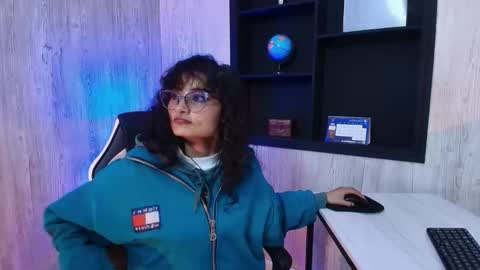 lili_clan online show from 10-01-25, 02:34