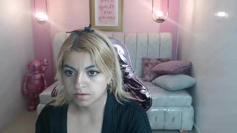 Lili online show from 02-21-25, 07:23