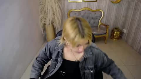 Lili online show from 02-25-25, 03:20