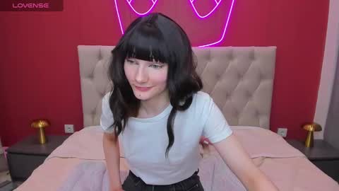 Lilli  follow me kiss online show from 02-28-25, 12:20