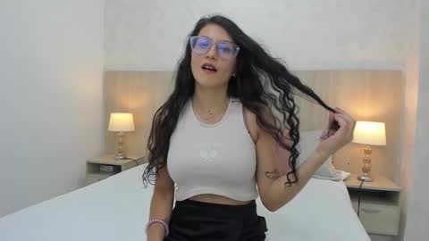 Lili Morales online show from 02-10-25, 03:42
