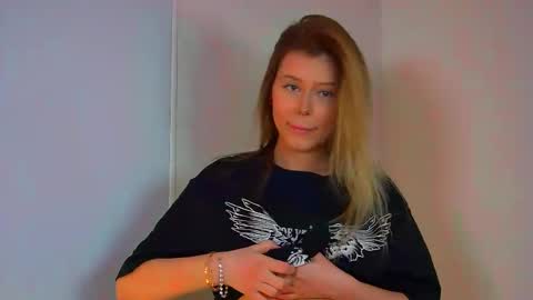 Mia online show from 02-18-25, 03:43