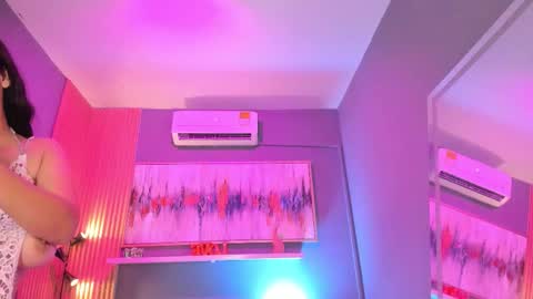 Snapshot of lilian_vergara chatting on 02-13-26, 07:54 holis soy lily chang no olvides el pulgar arriba es muy importante para mi 3 independent model online show from 02-13-26, 07:54