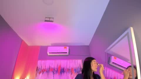 Snapshot of lilian_vergara chatting on 02-24-26, 07:45 holis soy lily chang no olvides el pulgar arriba es muy importante para mi 3 independent model online show from 02-24-26, 07:45