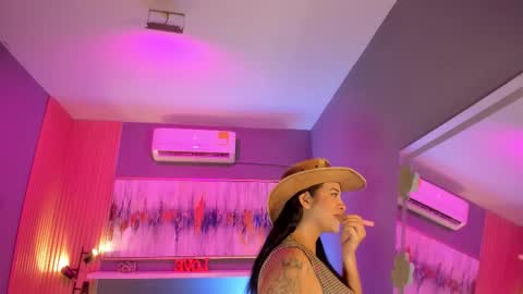 Snapshot of lilian_vergara chatting on 03-17-26, 07:39 holis soy lily chang no olvides el pulgar arriba es muy importante para mi 3 independent model online show from 03-17-26, 07:39