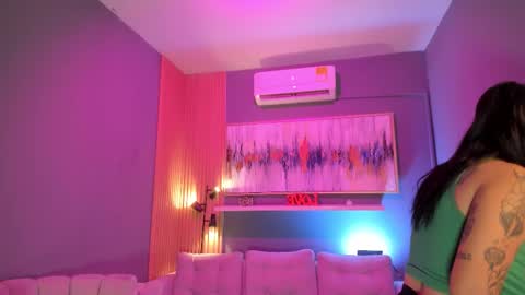 Snapshot of lilian_vergara chatting on 03-18-26, 07:50 holis soy lily chang no olvides el pulgar arriba es muy importante para mi 3 independent model online show from 03-18-26, 07:50