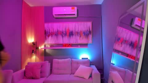 Snapshot of lilian_vergara chatting on 03-25-26, 08:04 holis soy lily chang no olvides el pulgar arriba es muy importante para mi 3 independent model online show from 03-25-26, 08:04