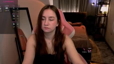 Snapshot of lilian_wood chatting on 02-15-26, 05:37 Kate online show from 02-15-26, 05:37