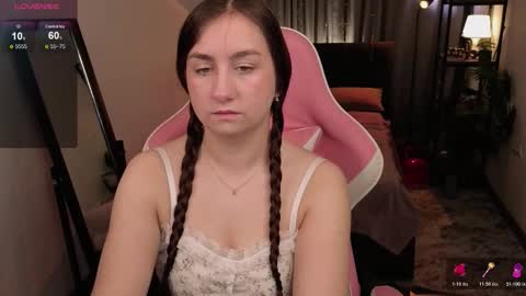 Snapshot of lilian_wood chatting on 02-18-26, 05:25 Kate online show from 02-18-26, 05:25