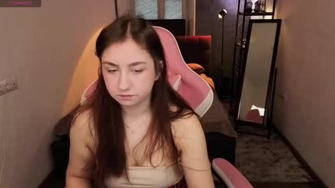 Snapshot of lilian_wood chatting on 03-09-26, 05:33 Kate online show from 03-09-26, 05:33