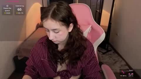 Snapshot of lilian_wood chatting on 03-11-26, 06:08 Kate online show from 03-11-26, 06:08