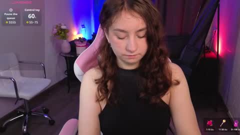 Snapshot of lilian_wood chatting on 03-15-26, 05:35 Kate online show from 03-15-26, 05:35