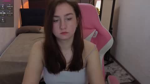 Snapshot of lilian_wood chatting on 03-18-26, 05:43 Kate online show from 03-18-26, 05:43