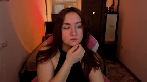 Snapshot of lilian_wood chatting on 03-24-26, 05:34 Kate online show from 03-24-26, 05:34