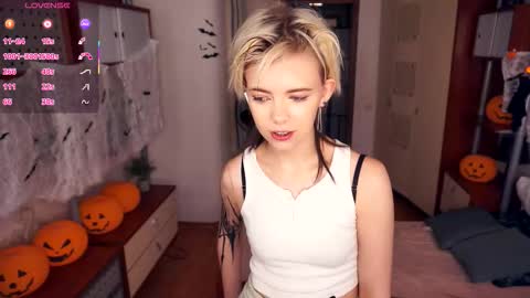 Lilian online show from 10-21-25, 03:35