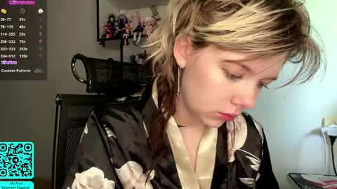 Lilian online show from 05-10-26, 07:13