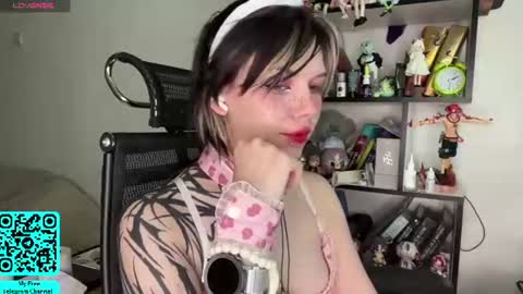 Lilian online show from 06-17-26, 07:00
