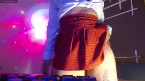 Snapshot of lilidesire chatting on 10-14-25, 07:36 Simone 3 online show from 10-14-25, 07:36