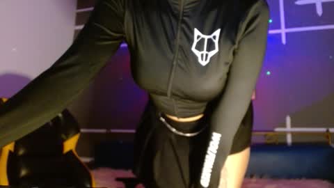 Snapshot of lilidesire chatting on 10-29-25, 08:21 Simone 3 online show from 10-29-25, 08:21