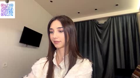 Lina online show from 12-19-25, 10:17