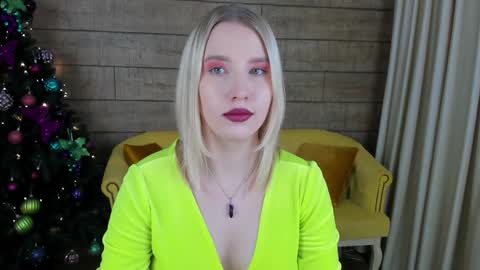 LiliLinn online show from 12-21-24, 09:12