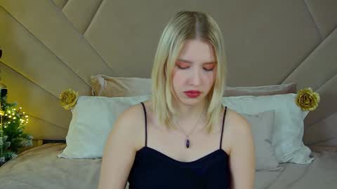 LiliLinn online show from 12-23-24, 06:44