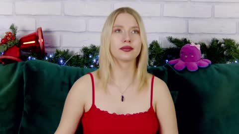 LiliLinn online show from 12-24-24, 09:06