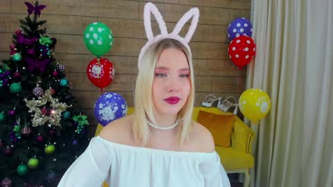 LiliLinn online show from 12-26-24, 08:18