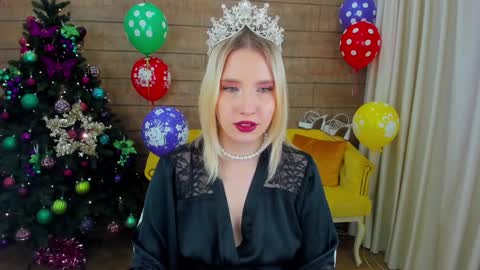 LiliLinn online show from 12-26-24, 11:21