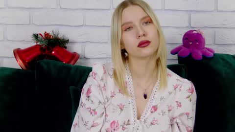 LiliLinn online show from 12-27-24, 08:24