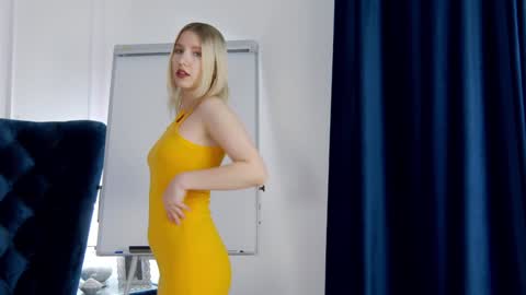 LiliLinn online show from 12-28-24, 08:05