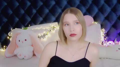 LiliLinn online show from 03-08-25, 08:11