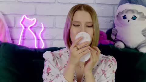 LiliLinn online show from 03-12-25, 11:09