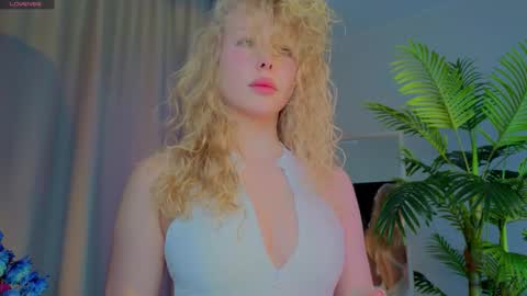 Snapshot of lililok101 chatting on 11-13-25, 02:32 lililok101 online show from 11-13-25, 02:32