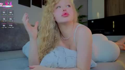 Snapshot of lililok101 chatting on 11-17-25, 02:28 lililok101 online show from 11-17-25, 02:28