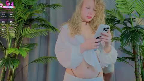 Snapshot of lililok101 chatting on 11-18-25, 02:50 lililok101 online show from 11-18-25, 02:50