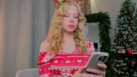 Snapshot of lililok101 chatting on 12-23-25, 03:15 lililok101 online show from 12-23-25, 03:15