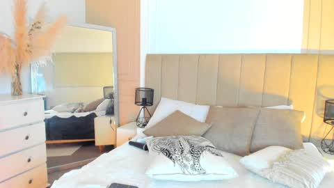 Lili  online show from 02-02-25, 04:15