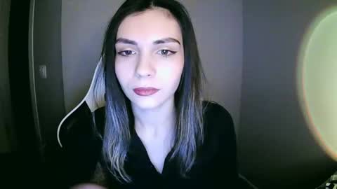Snapshot of lilirose_x chatting on 12-21-24, 01:32 lilirose online show from 12-21-24, 01:32