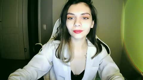 Snapshot of lilirose_x chatting on 12-24-24, 01:28 lilirose online show from 12-24-24, 01:28