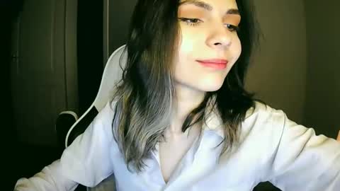 Snapshot of lilirose_x chatting on 12-26-24, 01:43 lilirose online show from 12-26-24, 01:43