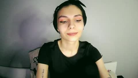 Snapshot of lilirose_x chatting on 01-07-25, 07:06 lilirose online show from 01-07-25, 07:06