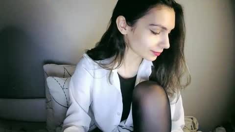 Snapshot of lilirose_x chatting on 01-23-25, 03:43 lilirose online show from 01-23-25, 03:43