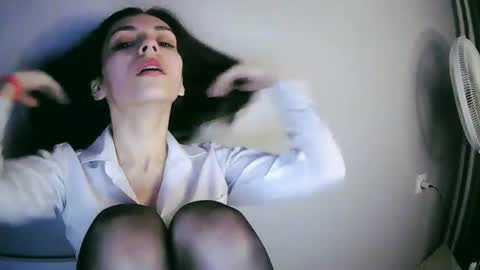 Snapshot of lilirose_x chatting on 03-06-25, 06:26 lilirose online show from 03-06-25, 06:26
