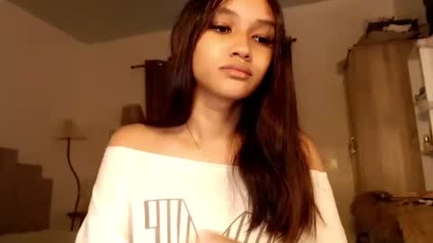 Chloe online show from 10-23-25, 05:40