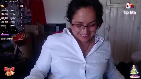 Laura lopez online show from 12-11-24, 02:33
